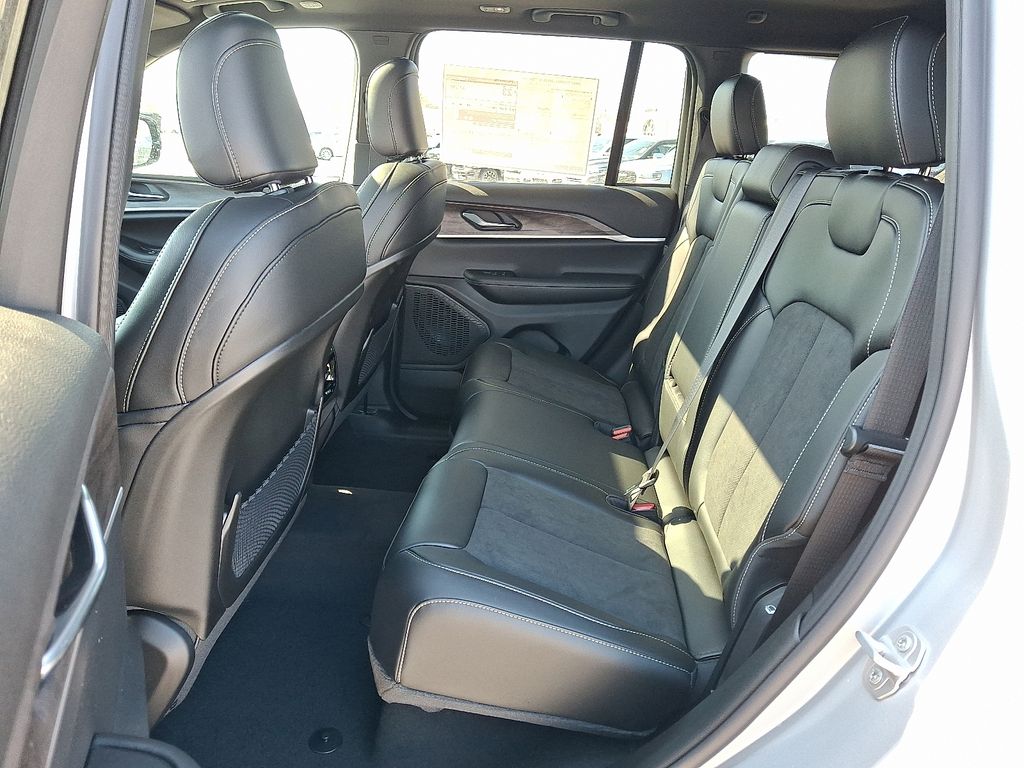 2026 Jeep Grand Cherokee — photo 6