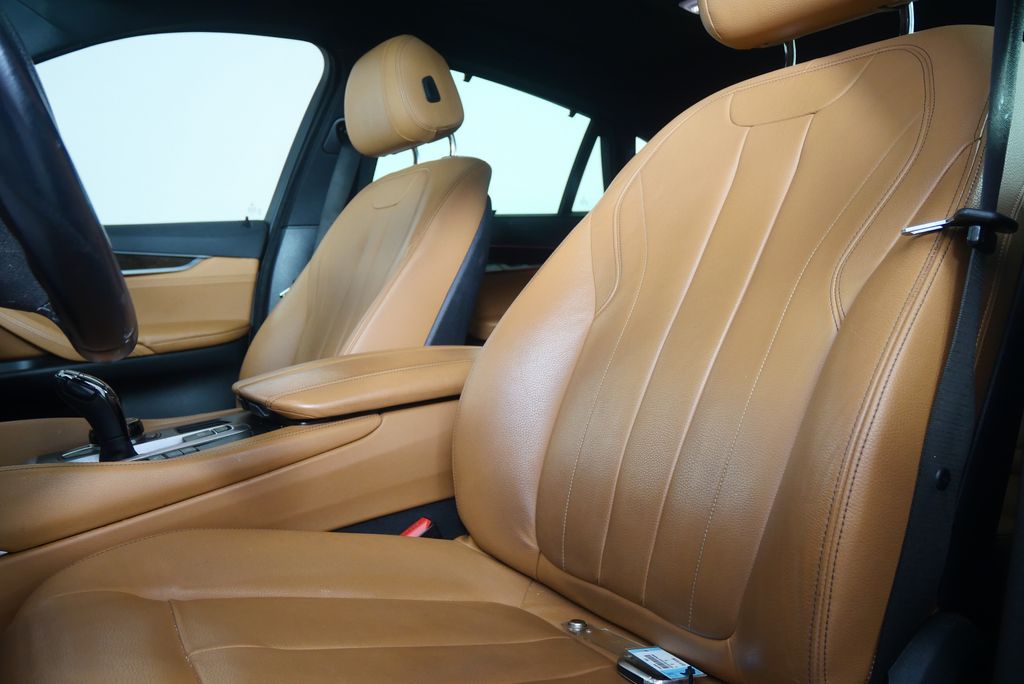 Thumbnail: 2019 BMW X6 - 9