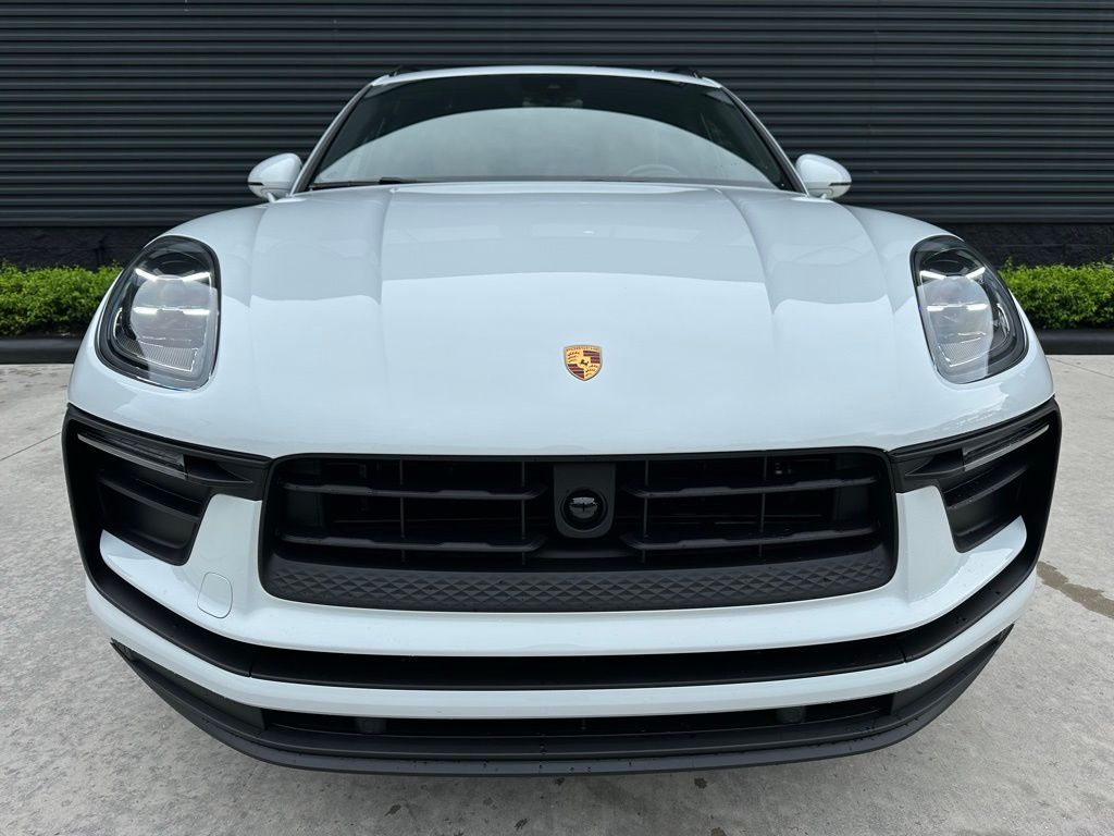 Thumbnail: 2026 Porsche Macan - 8