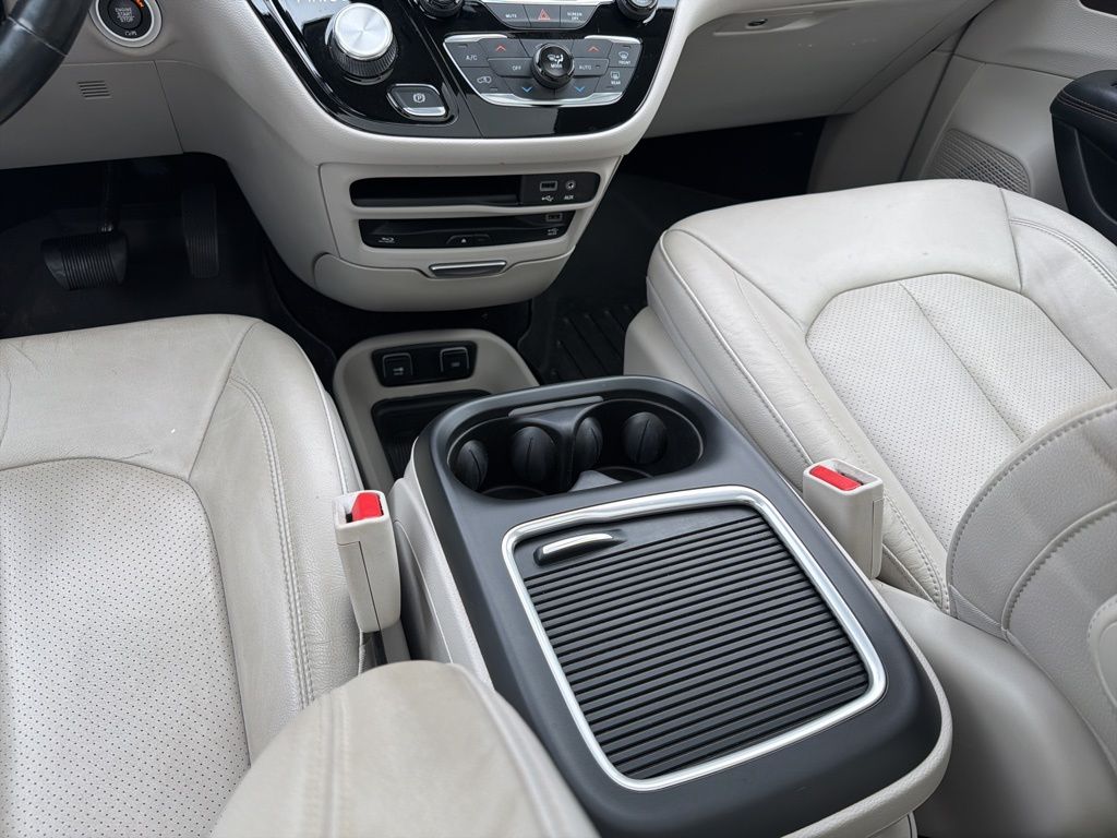 Thumbnail: 2019 Chrysler Pacifica - 17