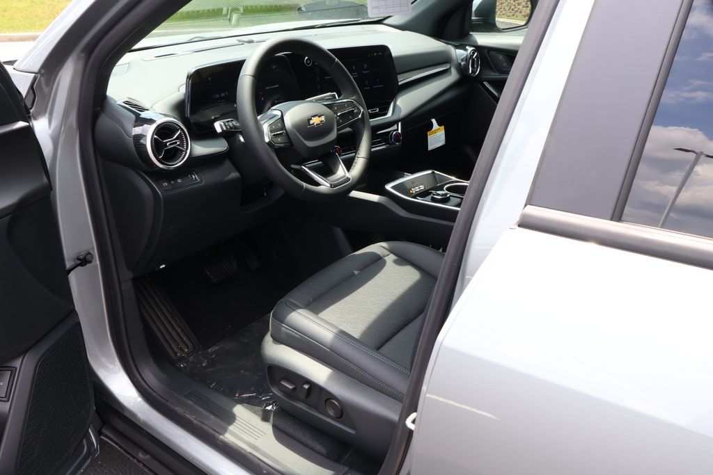 Thumbnail: 2027 Chevrolet Equinox - 13