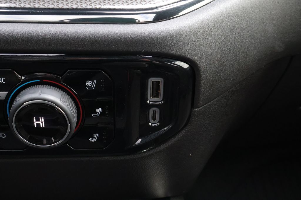 Thumbnail: 2024 Chevrolet Silverado 2500 - 24