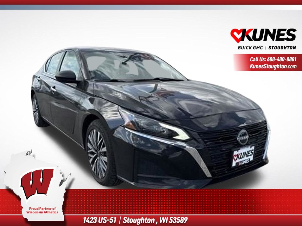 Super Black Clearcoat 2025 Nissan Altima Sedan Front-Wheel Drive Continuously Variable Transmission