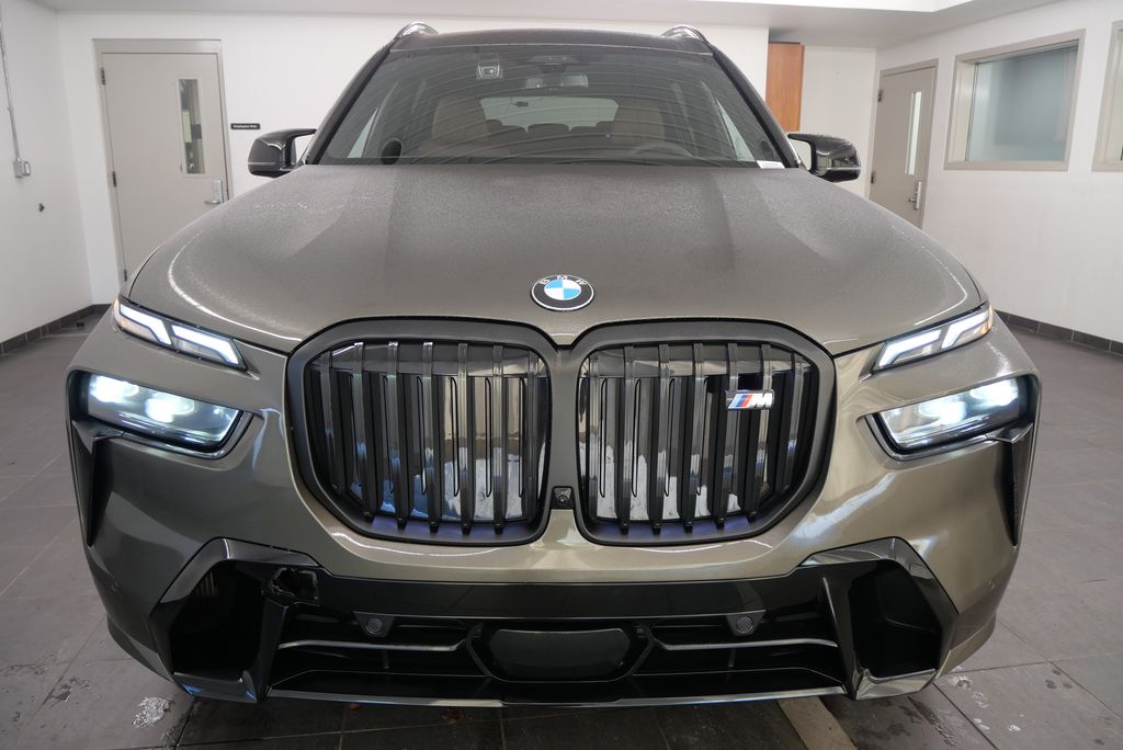 2025 BMW X7 M60i 10