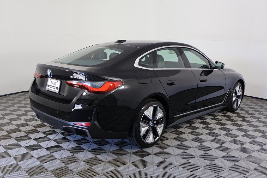 Thumbnail: 2023 BMW i4 - 4