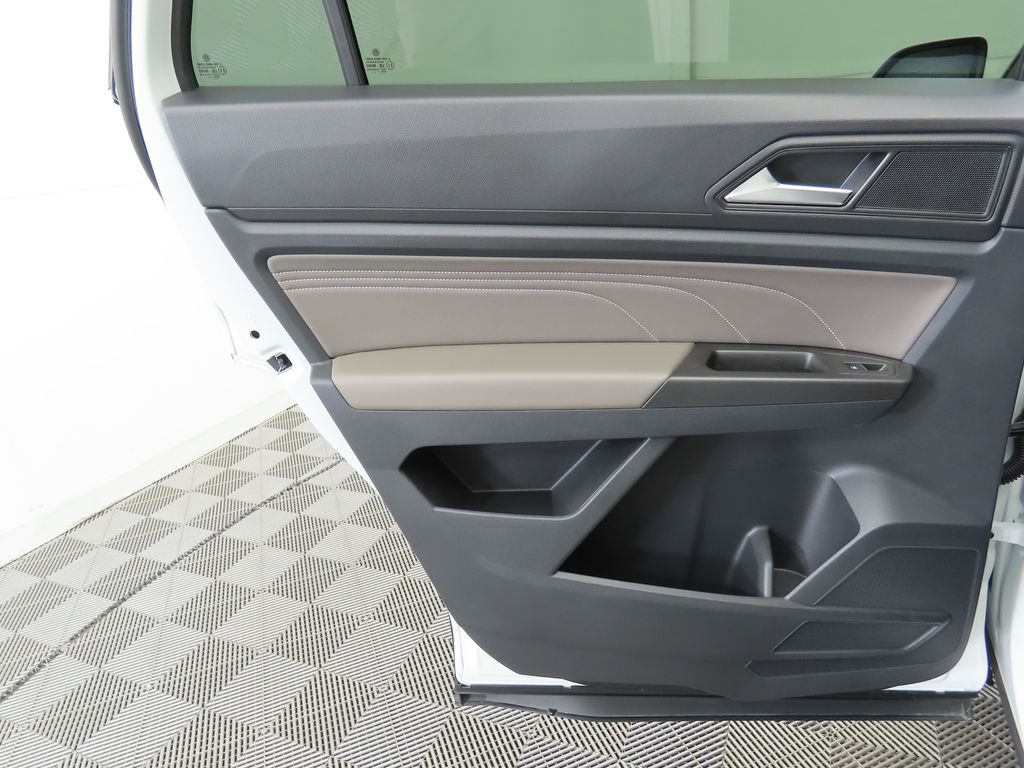 2022 Volkswagen Atlas SE 26