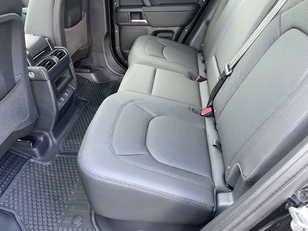 New 2026 Black Land Rover X-Dynamic SE image 16