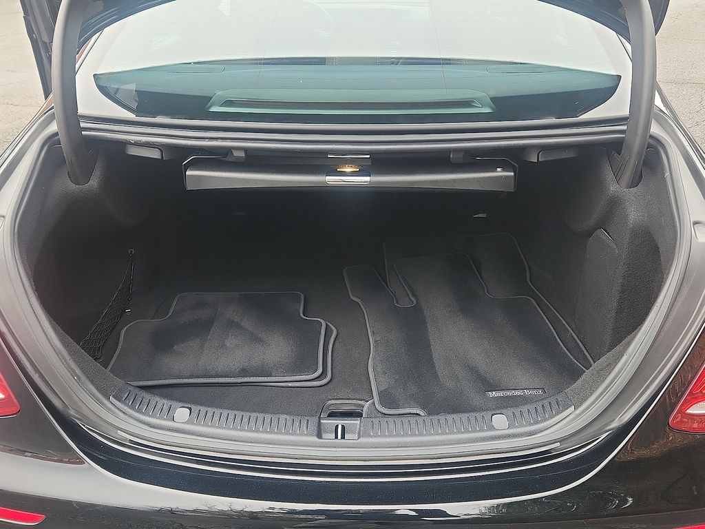 Thumbnail: 2017 Mercedes-Benz E-Class - 27