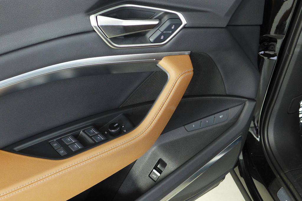 Thumbnail: 2024 Audi Q8 e-tron - 12