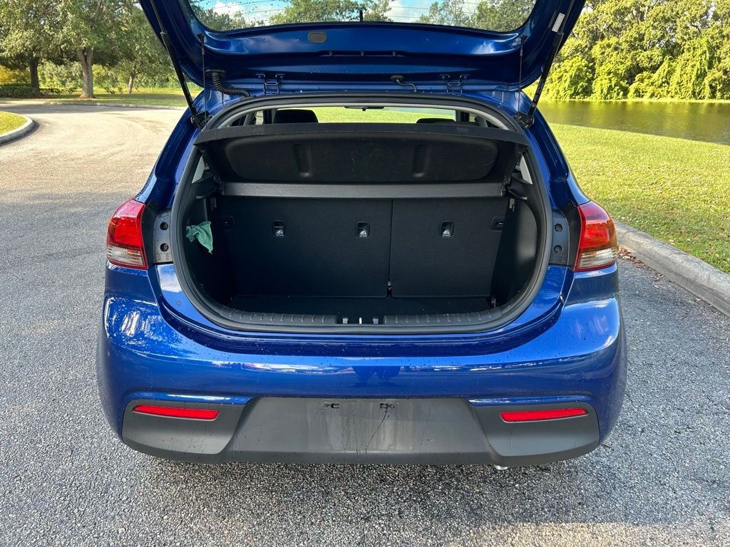 Thumbnail: 2020 Kia Rio - 10