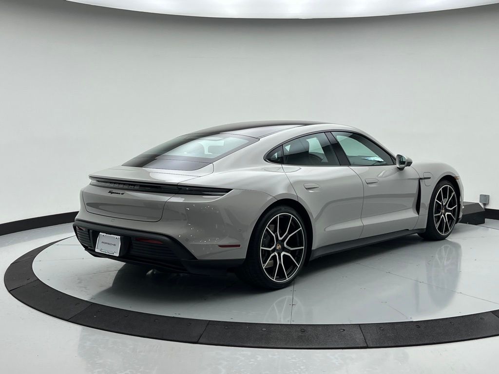 Thumbnail: 2025 Porsche Taycan - 10