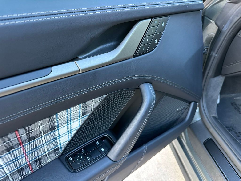 Thumbnail: 2025 Porsche 911 - 15