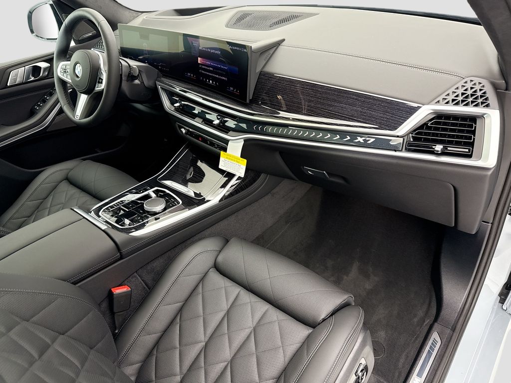 Thumbnail: 2027 BMW X7 - 16