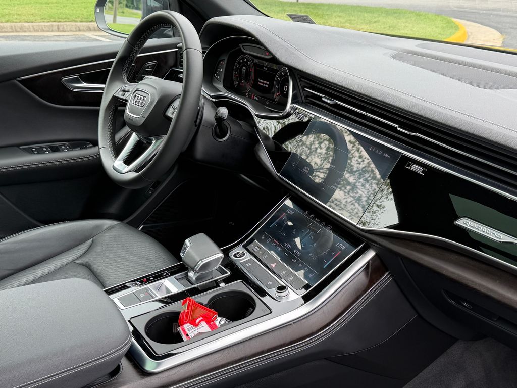 Thumbnail: 2023 Audi Q8 - 7