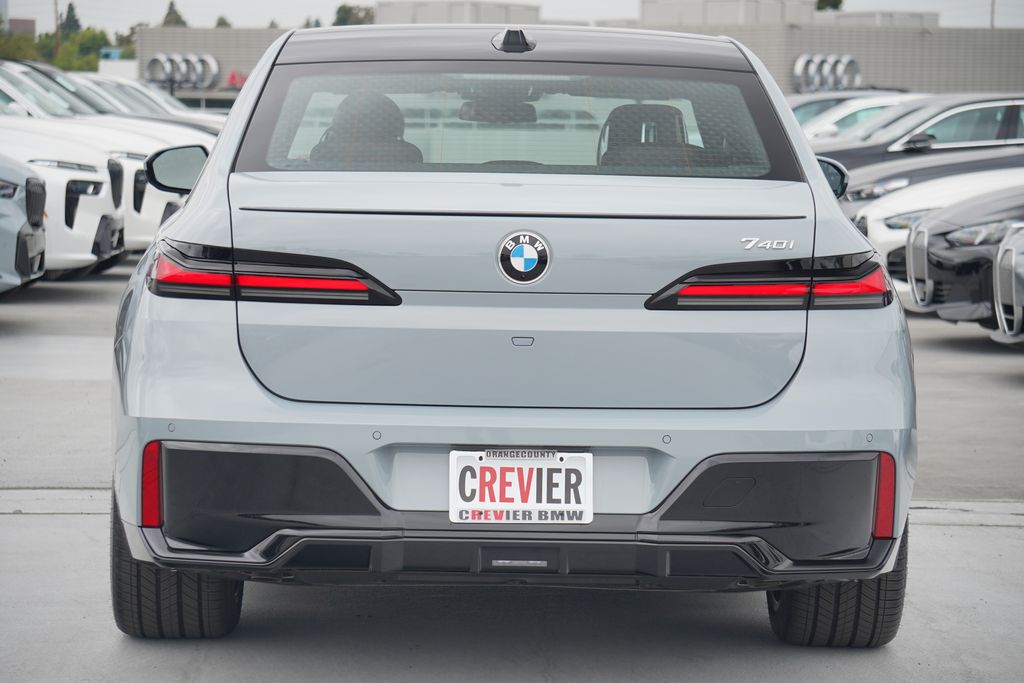 Thumbnail: 2025 BMW 7 Series - 6