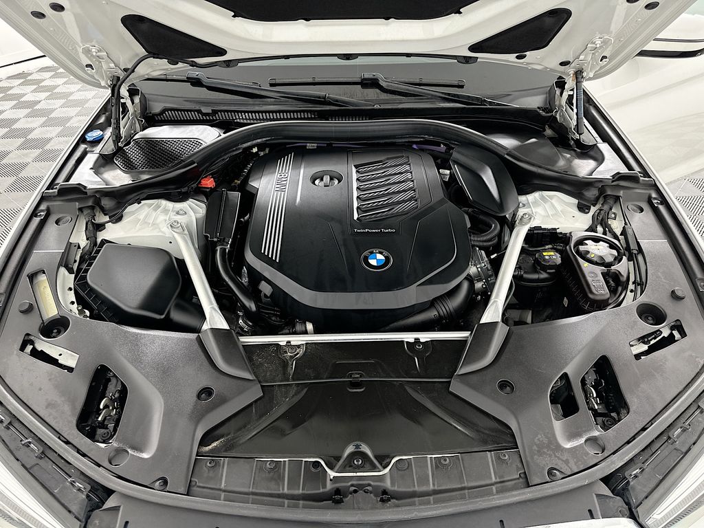 Thumbnail: 2021 BMW 5 Series - 31