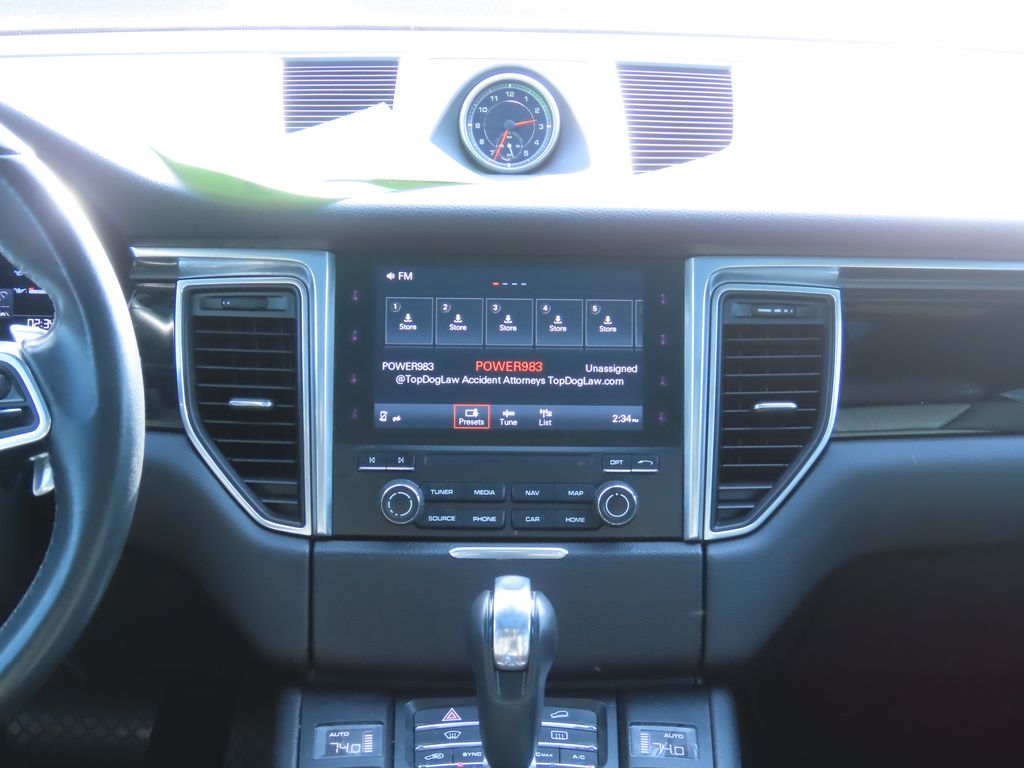 Thumbnail: 2017 Porsche Macan - 8