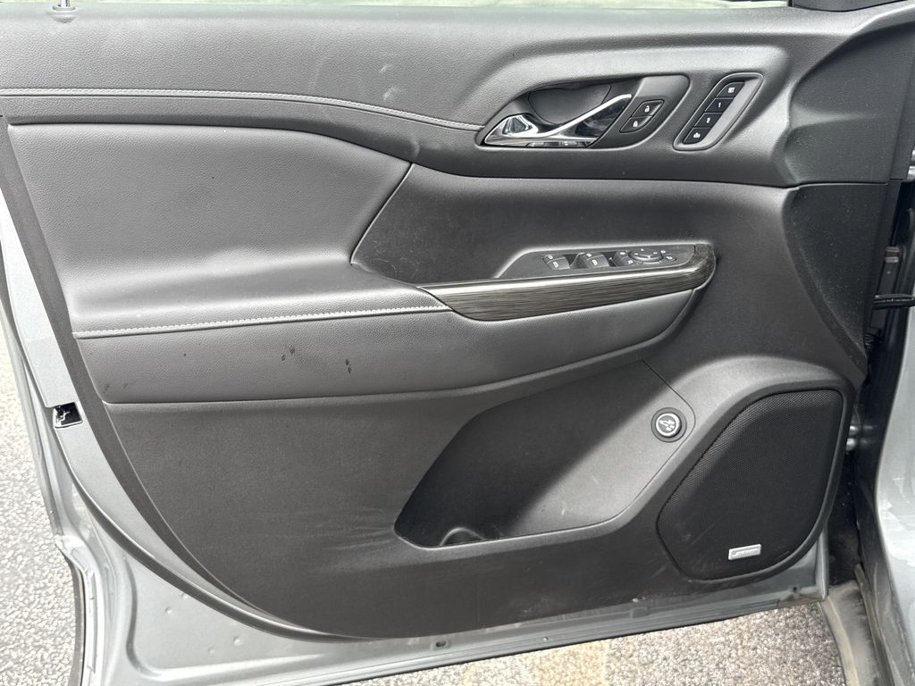 2023 GMC Acadia SLT Silver at AutoSavvy Houston Southwest