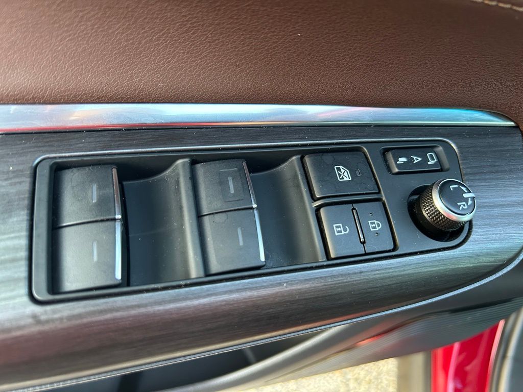 Thumbnail: 2021 Toyota Venza - 16