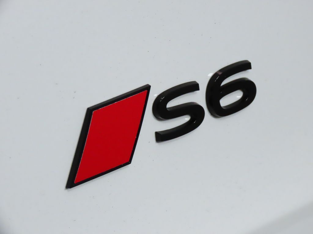 Thumbnail: 2025 Audi e-tron S - 9