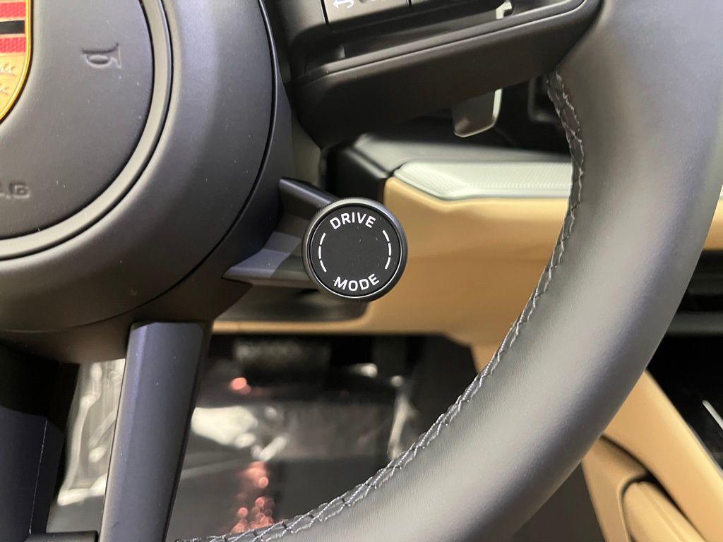 Thumbnail: 2026 Porsche Cayenne - 15