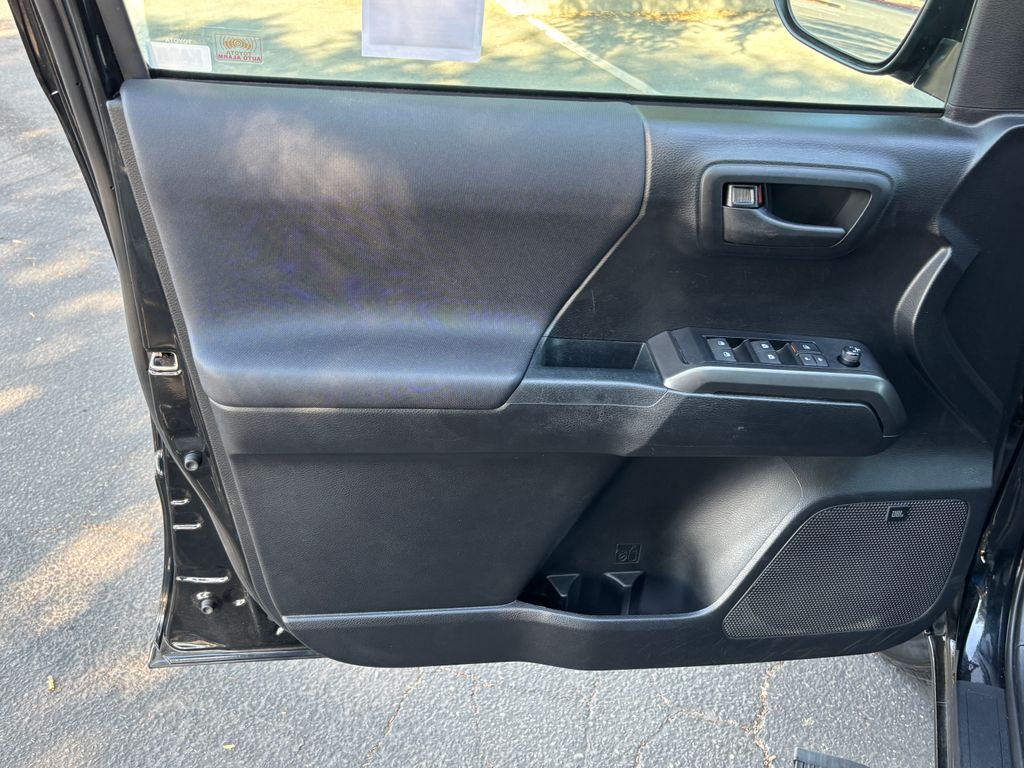 Thumbnail: 2019 Toyota Tacoma - 25