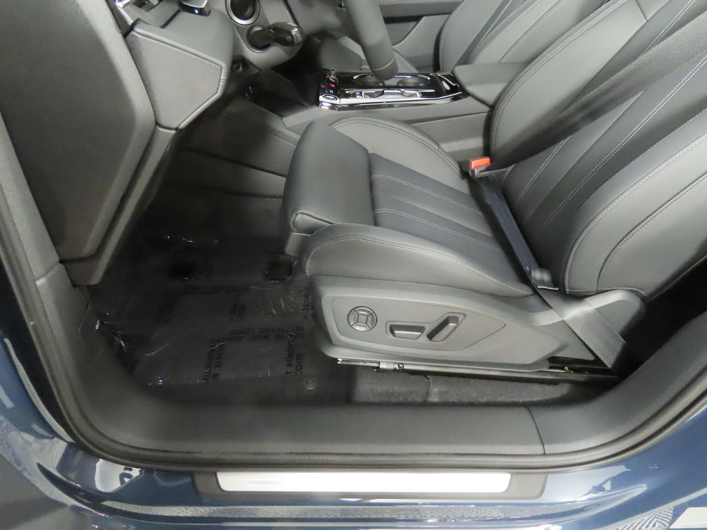 Thumbnail: 2027 Audi Q6 e-tron - 31