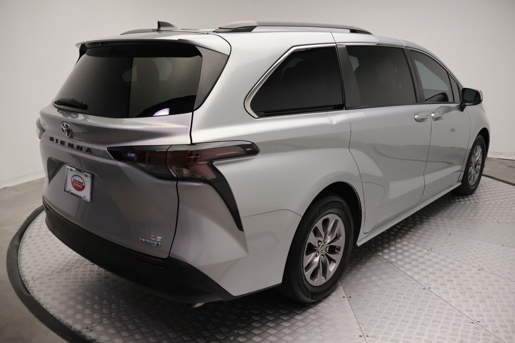 Thumbnail: 2023 Toyota Sienna - 8