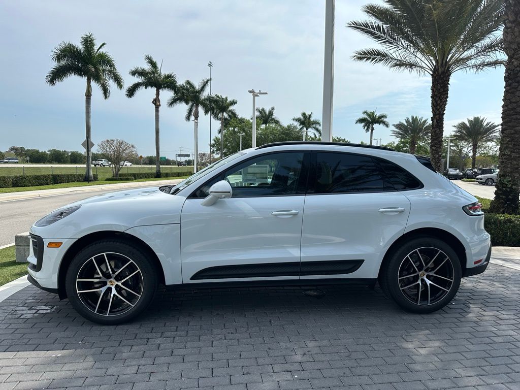 2024 Porsche Macan  3