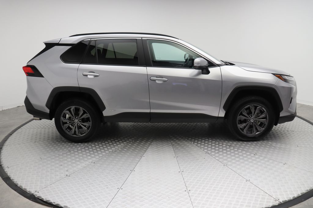 2023 Toyota RAV4 XLE Premium 7