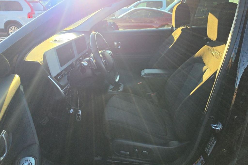 Used 2024 Black Hyundai SEL image 5