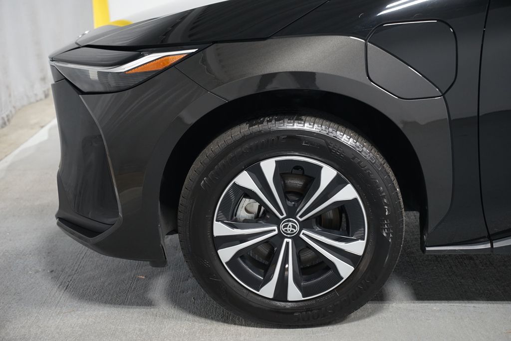 Thumbnail: 2024 Toyota bZ4X - 5