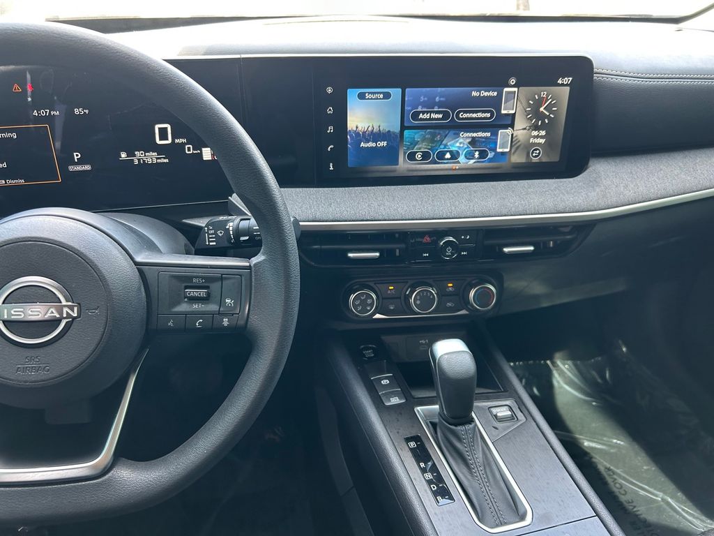 Used 2025 Nissan Kicks SUV
