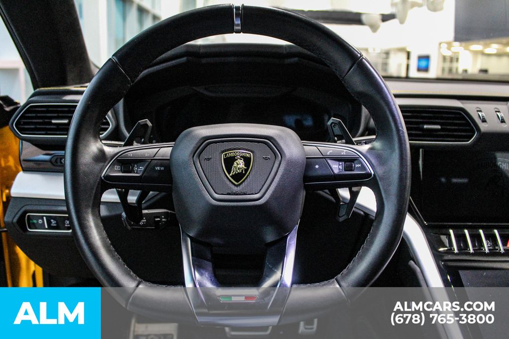 Used 2023  Lamborghini S image 18