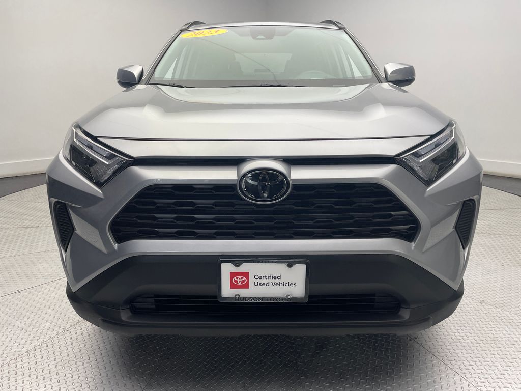 2023 Toyota RAV4 XLE 2