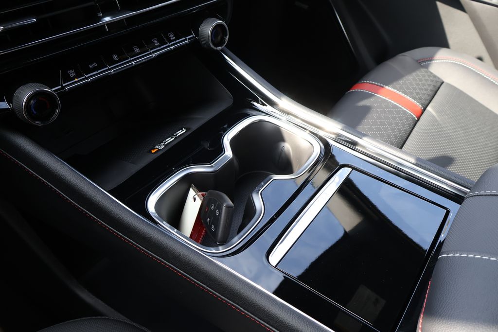 Thumbnail: 2026 Chevrolet Traverse - 32