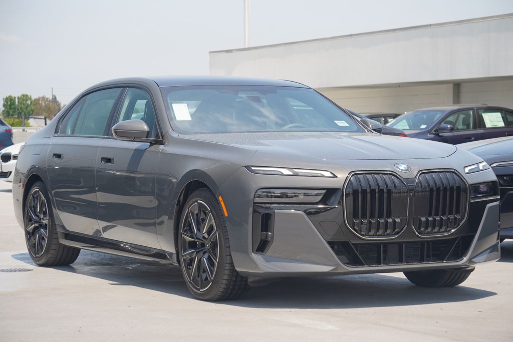Thumbnail: 2025 BMW 7 Series - 3