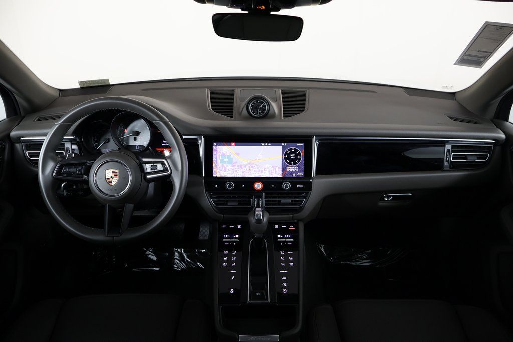 Thumbnail: 2023 Porsche Macan - 8