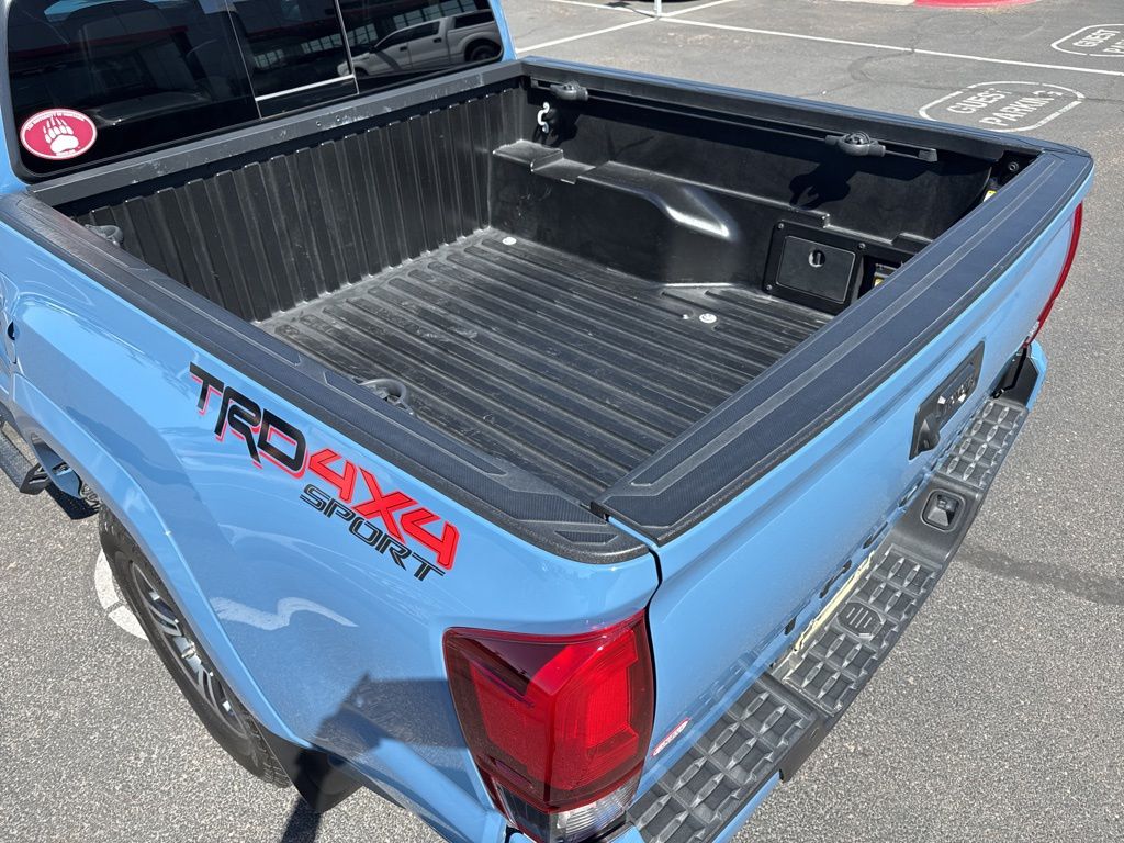 Thumbnail: 2019 Toyota Tacoma - 10