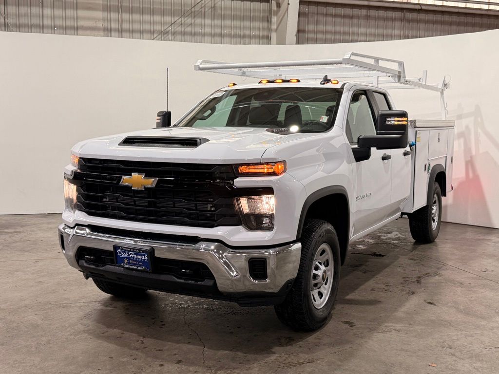2025 Chevrolet Silverado 3500HD Work Truck photo 2