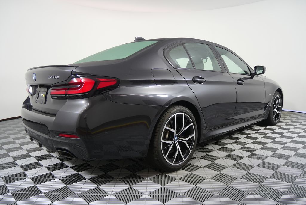 Thumbnail: 2023 BMW 5 Series - 3