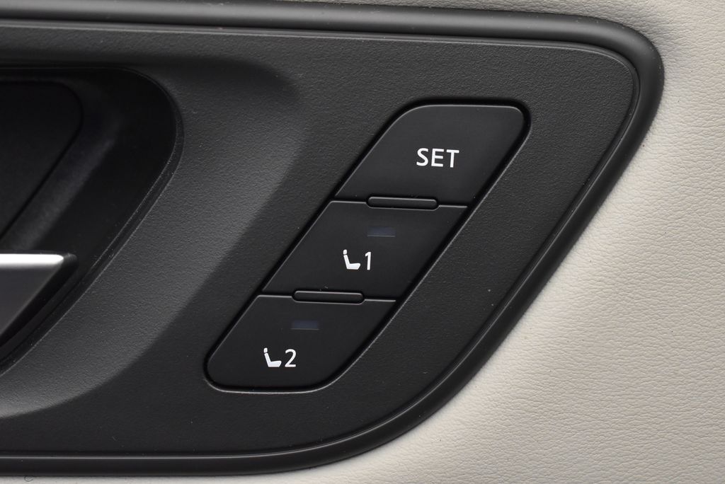 2022 Nissan Rogue SL 12