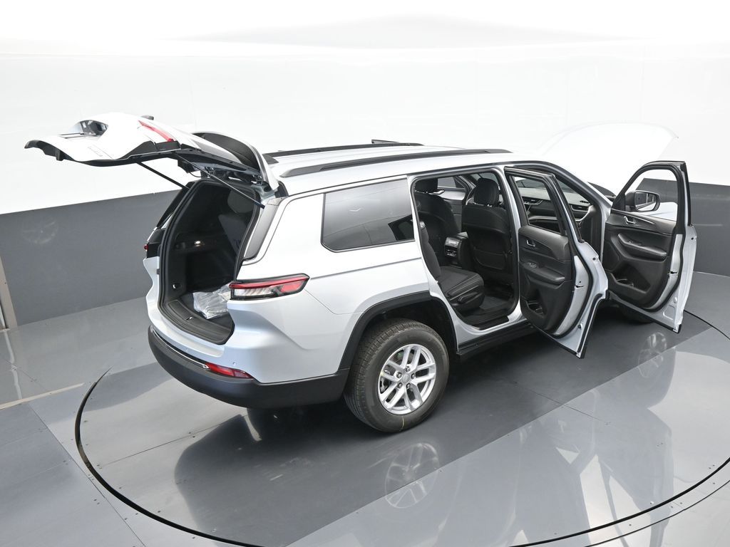 Used 2024 Silver Zynith Jeep Laredo image 60