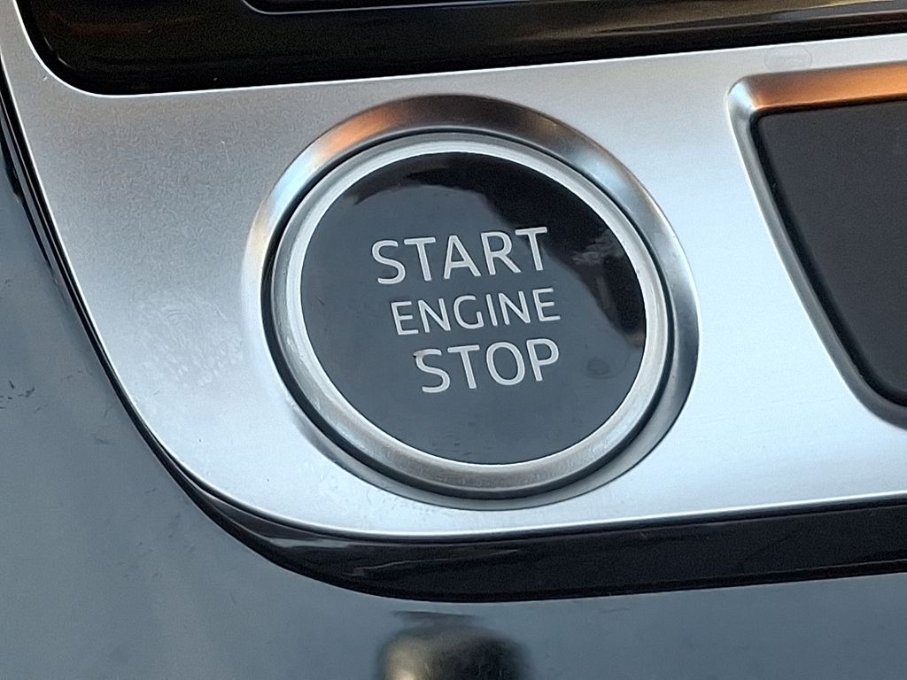 Thumbnail: 2022 Audi Q8 - 25