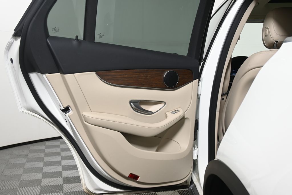 Thumbnail: 2022 Mercedes-Benz GLC - 31