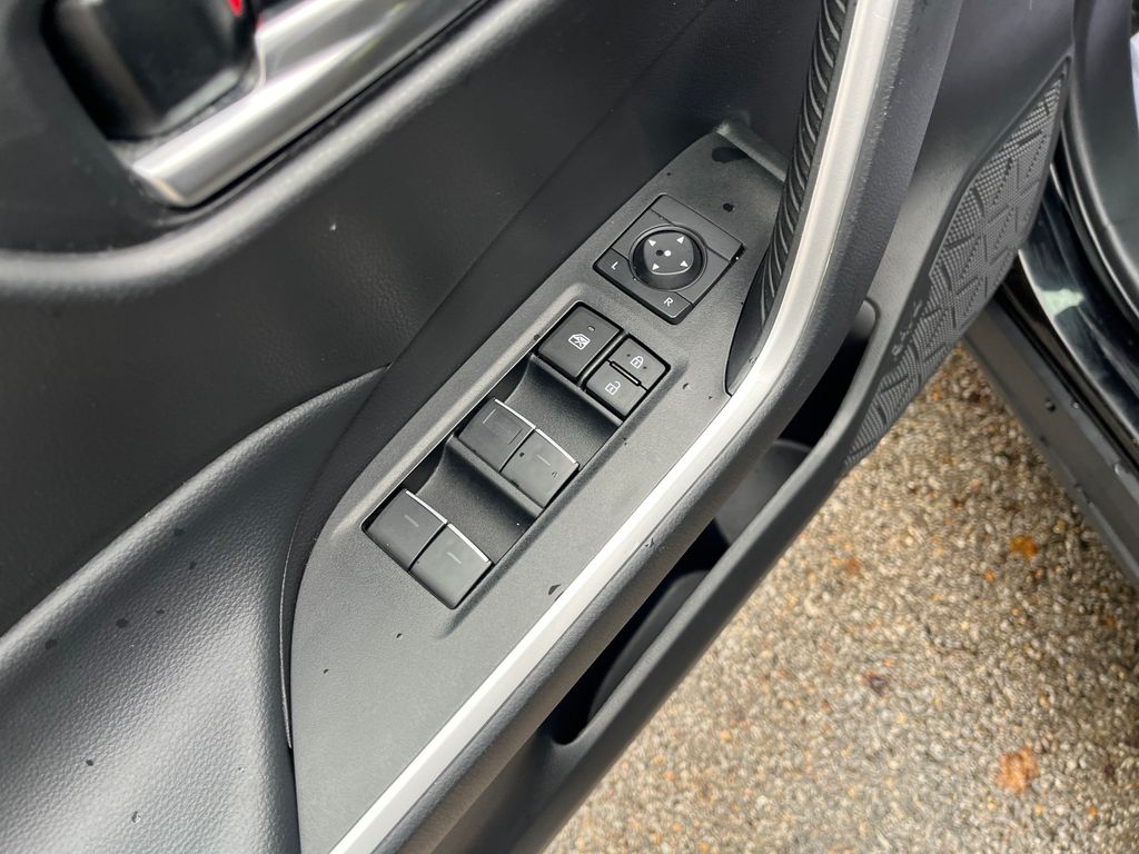 2023 Toyota RAV4 XLE photo