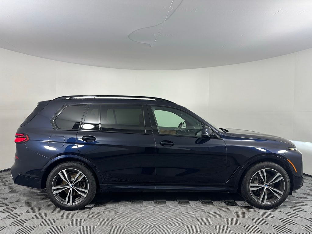 Thumbnail: 2023 BMW X7 - 4