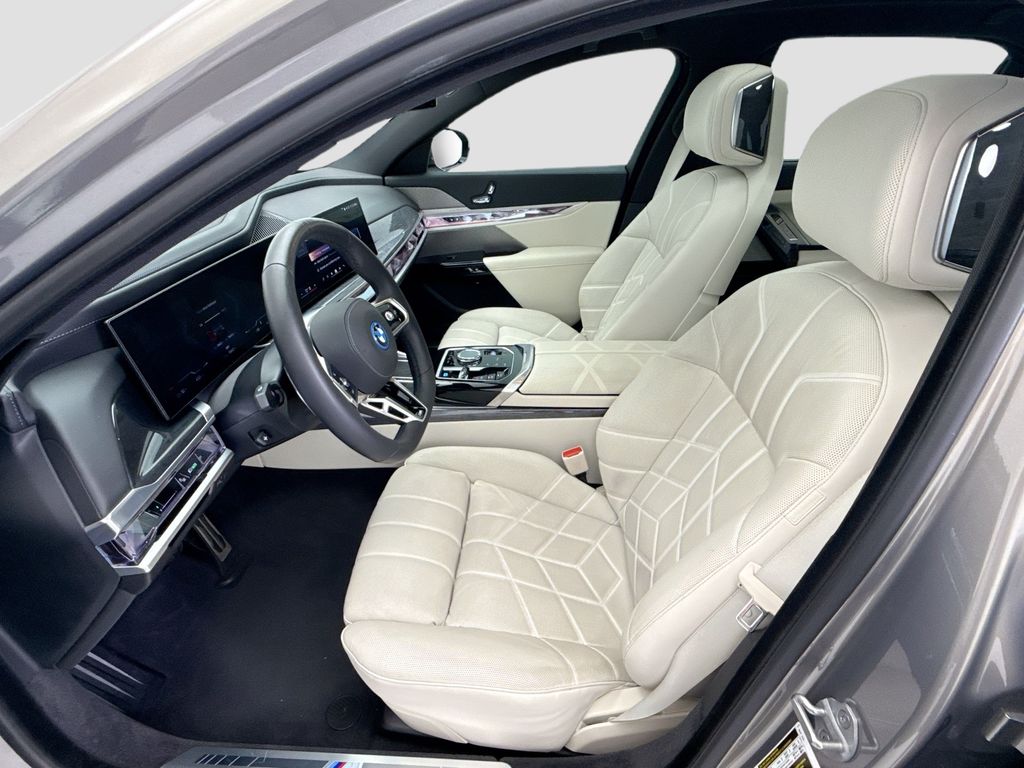 Thumbnail: 2025 BMW i7 - 18