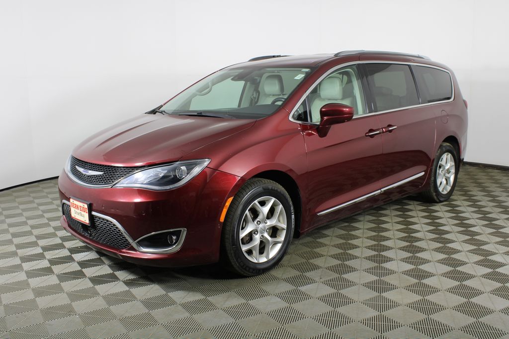 Used 2019 Chrysler Pacifica for sale in 