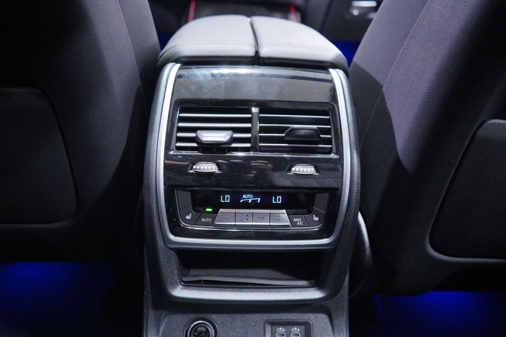 Thumbnail: 2027 BMW X7 - 15
